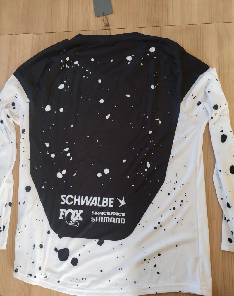 Nový nepoužitý dres