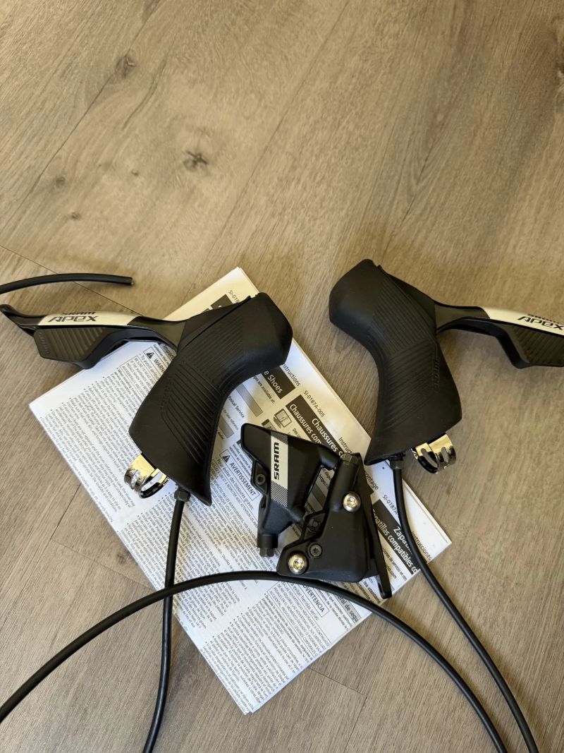 Sram Apex AXS D1 pravá a levé Flat Mount nové 