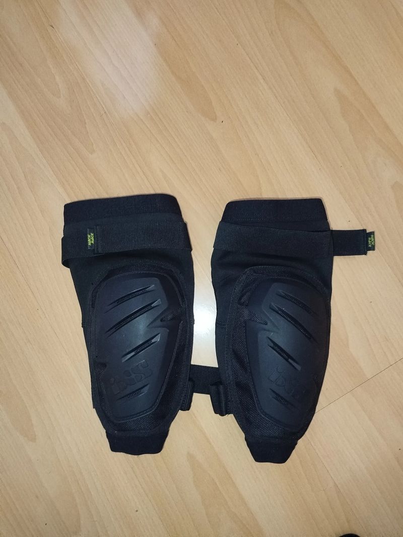 IXS kolení chrániče 
