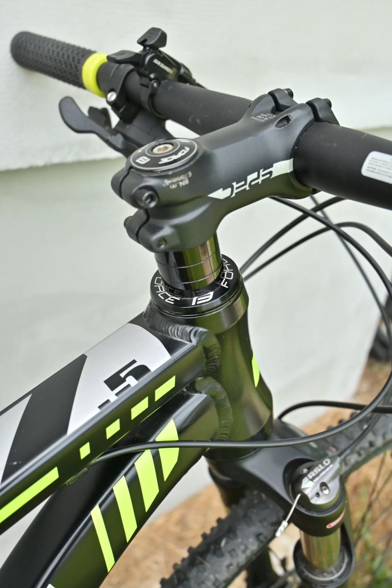 Krosové kolo Maxbike 17" (M) – zánovní komponenty (najeto cca 700 km), kompletní Shimano Deore