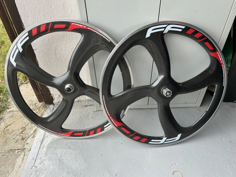 NOVÁ NEJETÁ karbonová kola FFWD (Fast Forward) – 3-spoke (Sada)