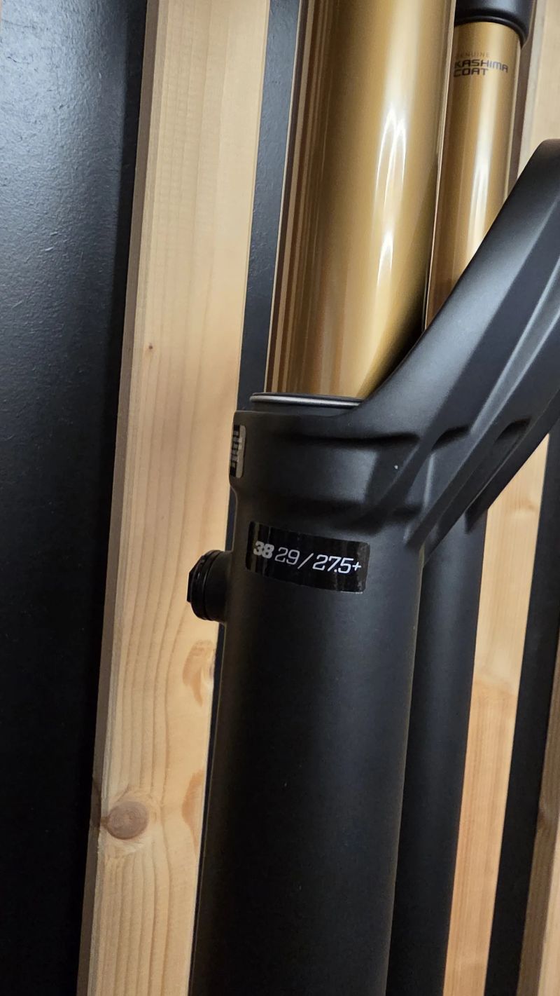 Nová Fox 38 Factory Grip2 29" 160mm 