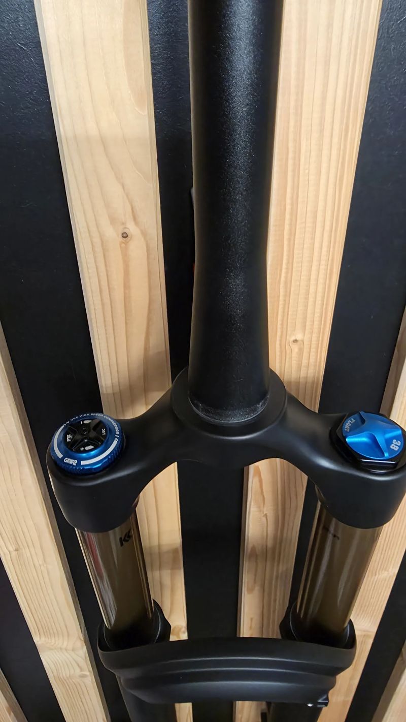 Nová Fox 38 Factory Grip2 29" 160mm 