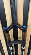Nová Fox 34 Factory 29" 130mm Grip2 