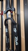 Nová Fox 34 Factory 29" 130mm Grip2 