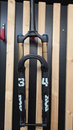 Nová Fox 34 Factory 29" 130mm Grip2 