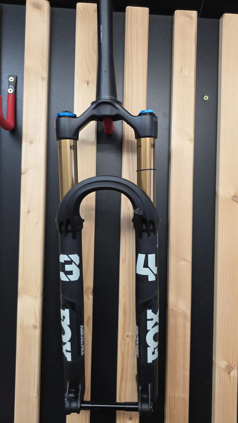 Nová Fox 34 Factory 29" 130mm Grip2 