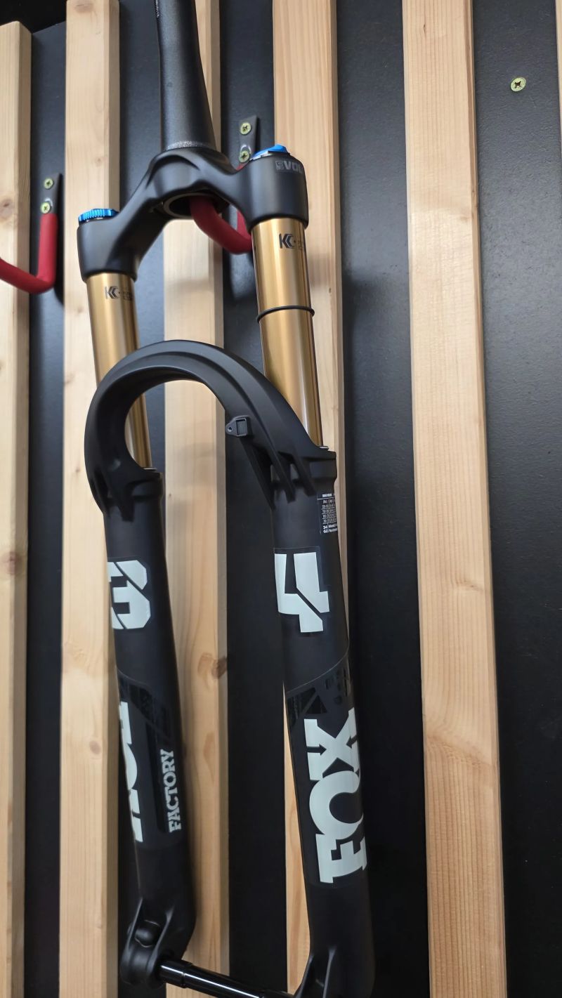 Nová Fox 34 Factory 29" 130mm Grip2 