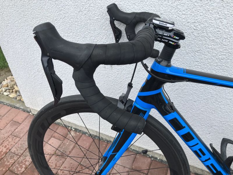 Silniční kolo Cube Agree karbonový rám, elektronické řázení 2x12 Ultegra DI2, karbonová kola DTSwiss