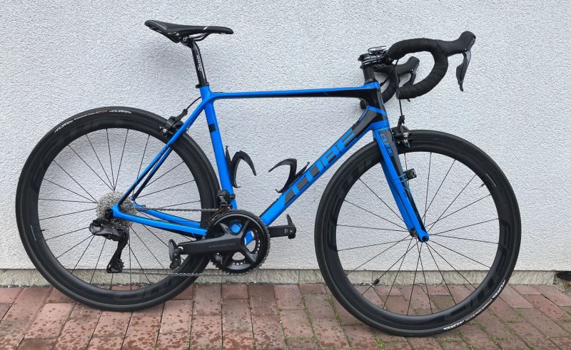 Silniční kolo Cube Agree karbonový rám, elektronické řázení 2x12 Ultegra DI2, karbonová kola DTSwiss