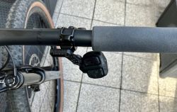 Sram - POD AXS Bridge Clamp - objímka elektronického řazení Matchmaker pravé