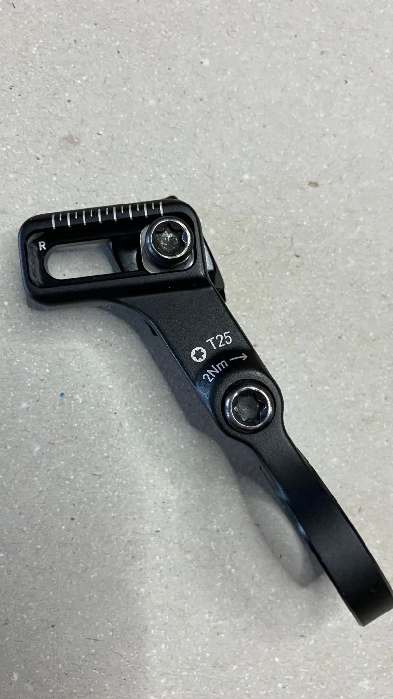 Sram - POD AXS Bridge Clamp - objímka elektronického řazení Matchmaker pravé