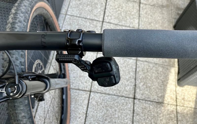 Sram - POD AXS Bridge Clamp - objímka elektronického řazení Matchmaker pravé