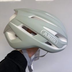 Cyklistická přilba Abus Stormchaser Ace Pure Mint vel. Medium