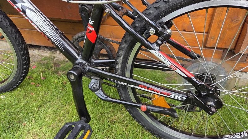 Dětské kolo 20" Rock Machine Surge 4-9let postava 100-135cm 