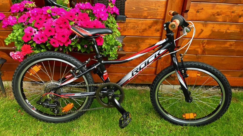 Dětské kolo 20" Rock Machine Surge 4-9let postava 100-135cm 