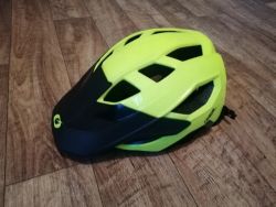 Prodám cyklistickou přilbu. 