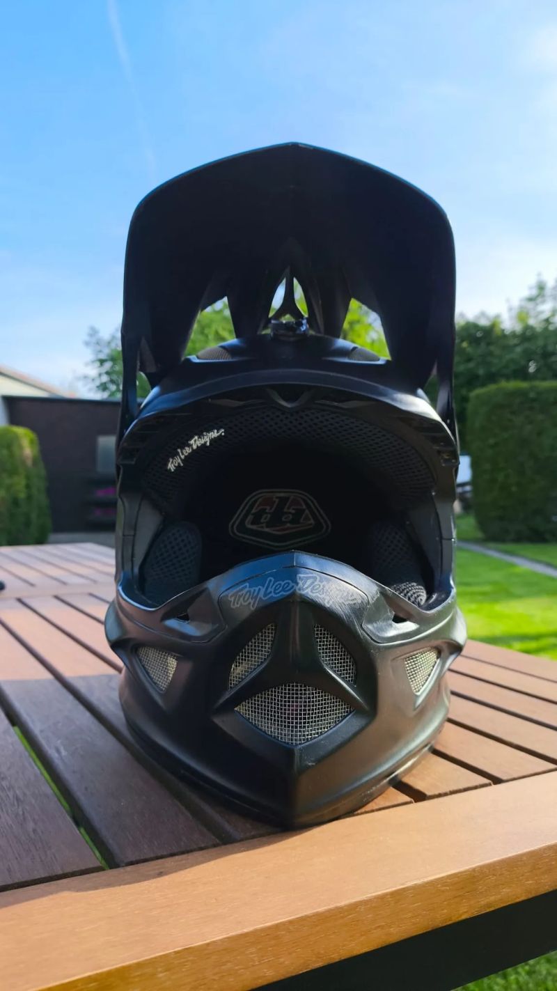 Integrální helma Troy Lee Designs D3 (S) + zdarma 100% brýle