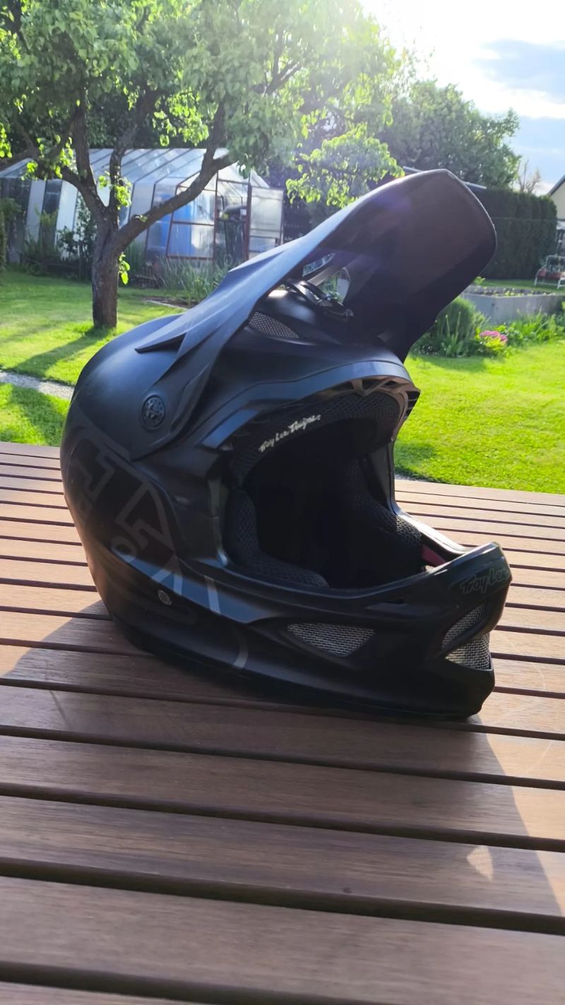 Integrální helma Troy Lee Designs D3 (S) + zdarma 100% brýle
