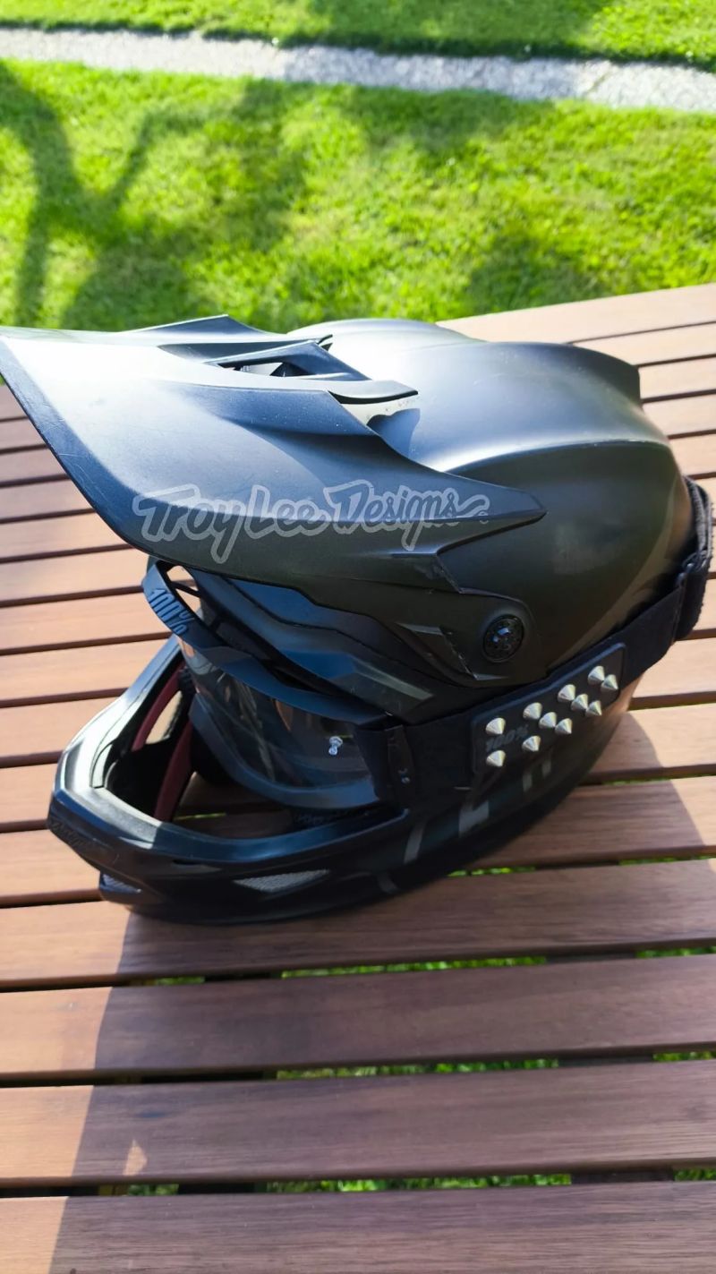 Integrální helma Troy Lee Designs D3 (S) + zdarma 100% brýle