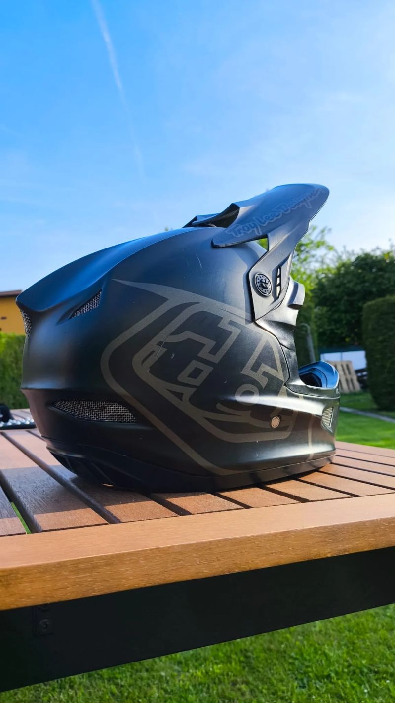 Integrální helma Troy Lee Designs D3 (S) + zdarma 100% brýle