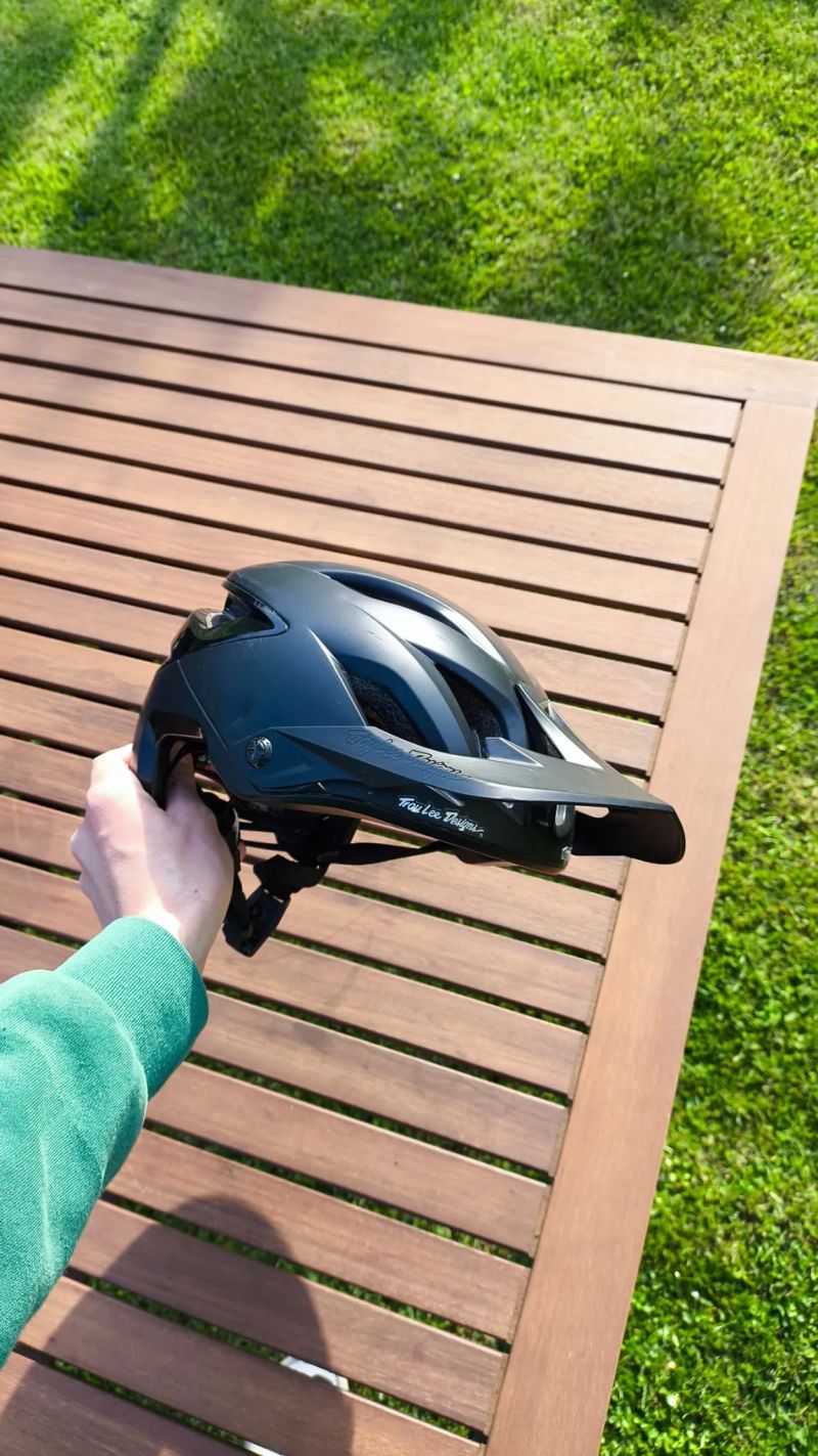 Helma Troy Lee Designs A3 MIPS (Velikost XS/S) – s krabicí
