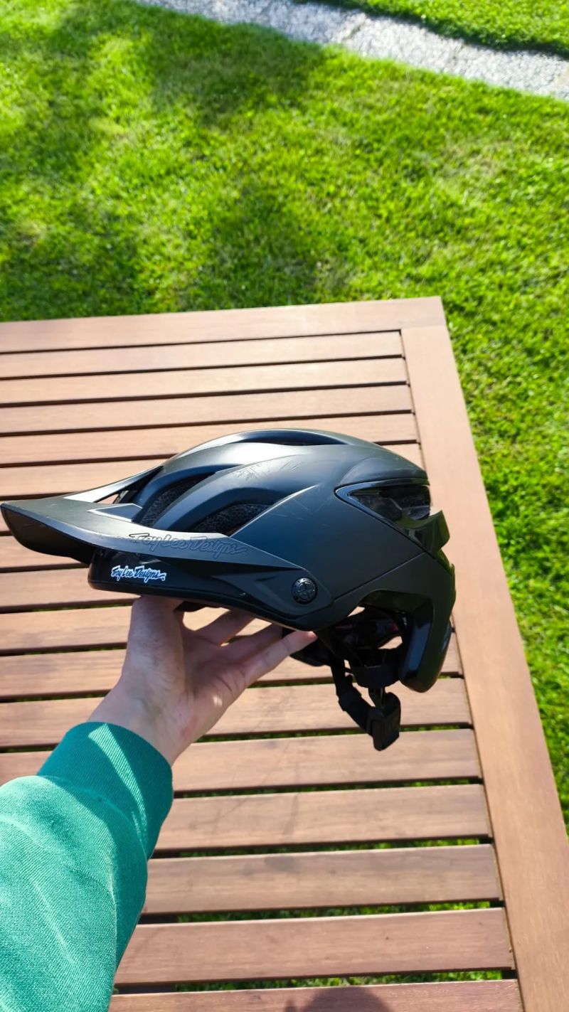 Helma Troy Lee Designs A3 MIPS (Velikost XS/S) – s krabicí