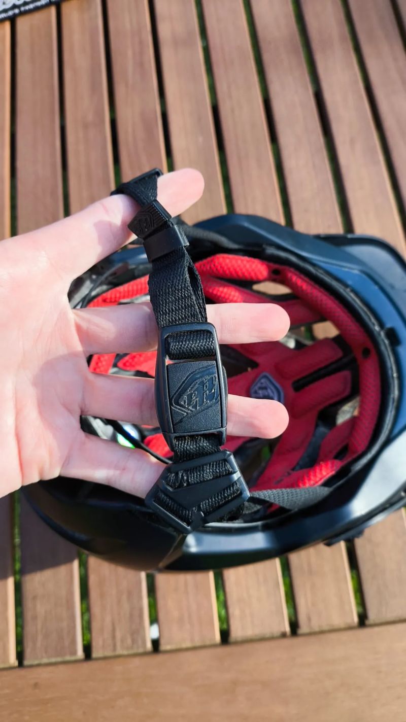Helma Troy Lee Designs A3 MIPS (Velikost XS/S) – s krabicí