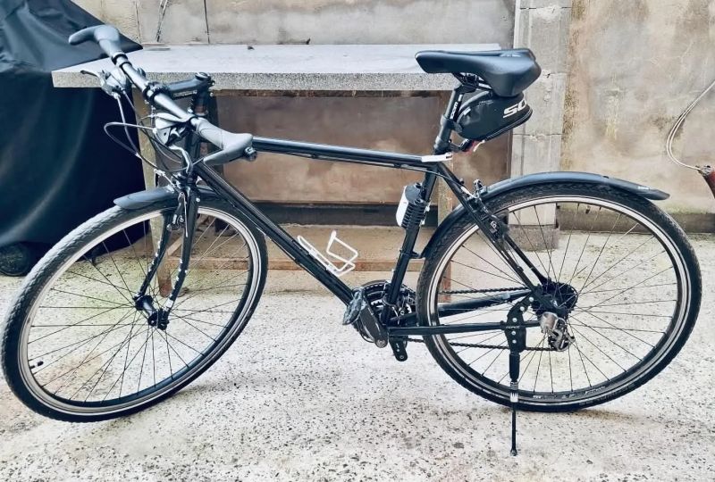 Pevné fitness / trekingové kolo s ocelovým rámem