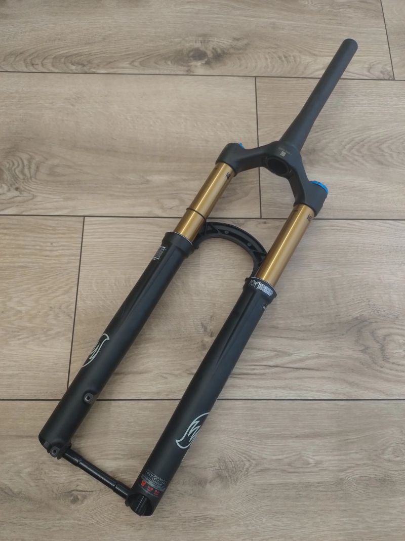 Nová FOX Factory 34 130mm 29" GRIP2 kashima