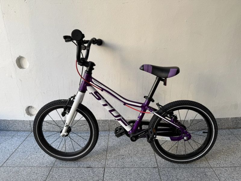 Ultralehké dětské kolo Stuf LW 16″ (5,5 kg) – model 2023
