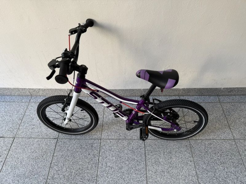 Ultralehké dětské kolo Stuf LW 16″ (5,5 kg) – model 2023
