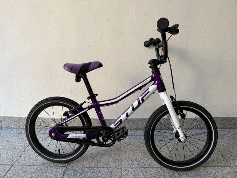 Ultralehké dětské kolo Stuf LW 16″ (5,5 kg) – model 2023