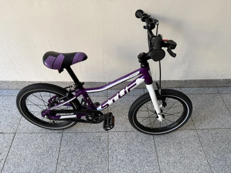 Ultralehké dětské kolo Stuf LW 16″ (5,5 kg) – model 2023