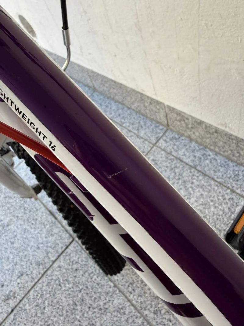 Ultralehké dětské kolo Stuf LW 16″ (5,5 kg) – model 2023