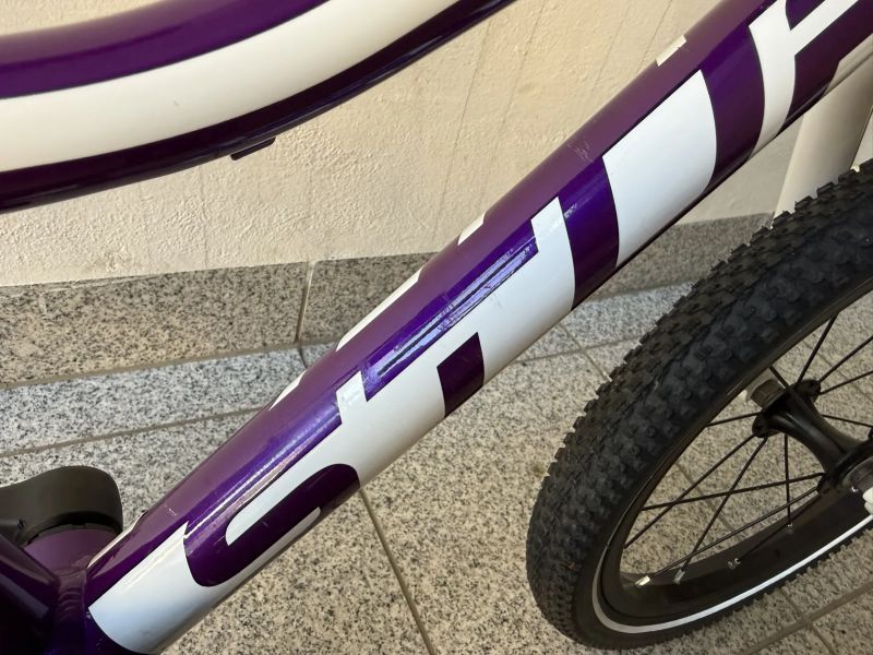 Ultralehké dětské kolo Stuf LW 16″ (5,5 kg) – model 2023