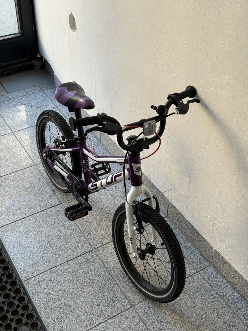 Ultralehké dětské kolo Stuf LW 16″ (5,5 kg) – model 2023