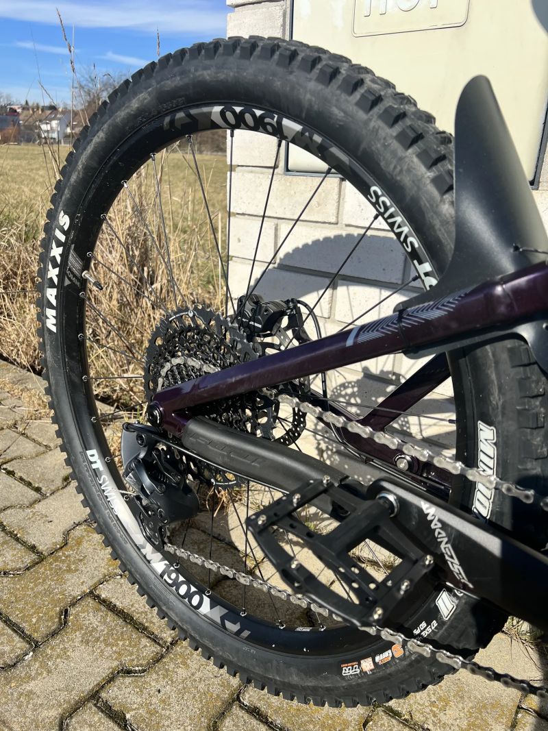 Fuji 🔥 Enduro mašina Fuji Auric 27.5 LT 1.1 (V ZÁRUCE, Velikost L) – DT Swiss & TRP Upgrades