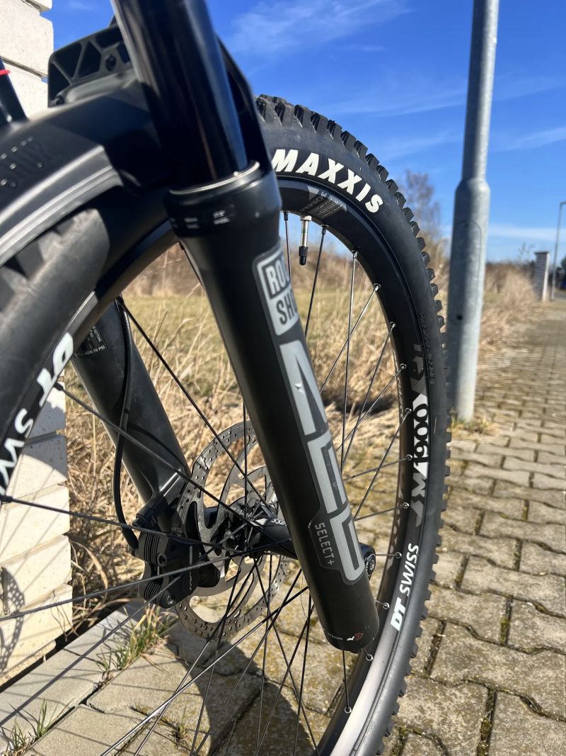 Fuji 🔥 Enduro mašina Fuji Auric 27.5 LT 1.1 (V ZÁRUCE, Velikost L) – DT Swiss & TRP Upgrades