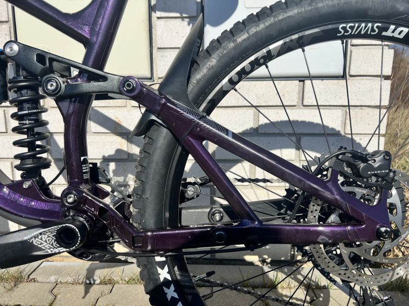 Fuji 🔥 Enduro mašina Fuji Auric 27.5 LT 1.1 (V ZÁRUCE, Velikost L) – DT Swiss & TRP Upgrades