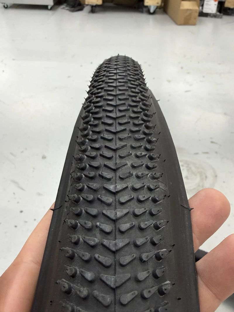 Pláště - Schwalbe G-One R Pro TLR 700C – 40 mm a 45 mm