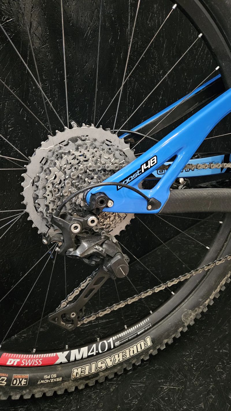 Pivot Cycles MACH 429 trail