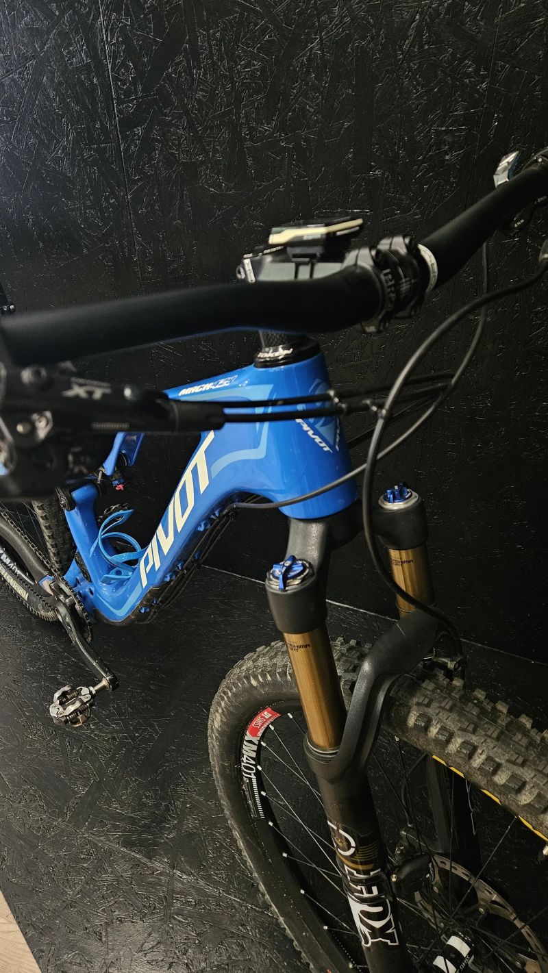 Pivot Cycles MACH 429 trail
