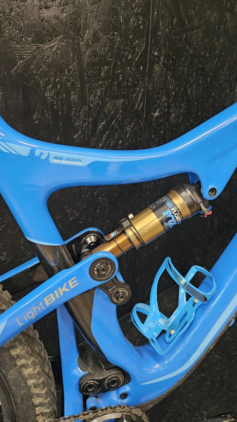 Pivot Cycles MACH 429 trail