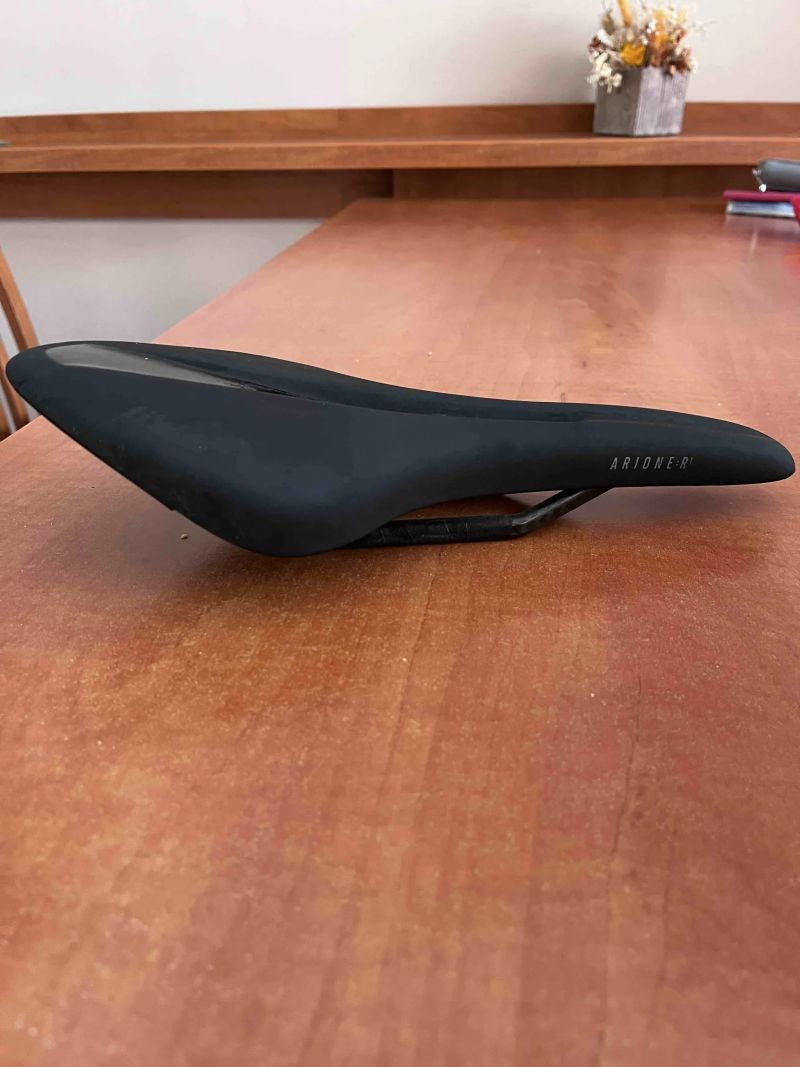 Sedlo FIZIK Arione R1 Open - Large