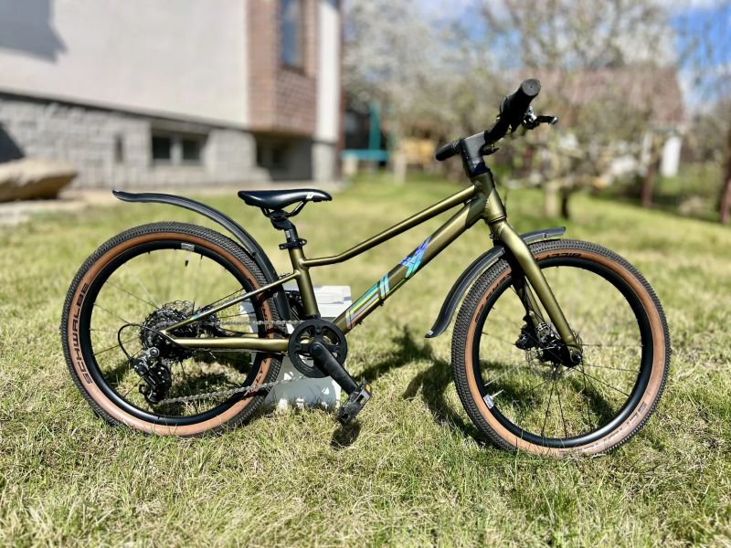 Superior Superior F.L.Y. 20 DB 2023