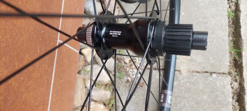 nová vypletená kola,náboje Shimano pevné osy 12x148 12x110
