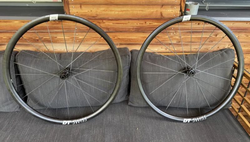 Kola DT Swiss E1800 Spline 30mm zapletená nová silnice gravel