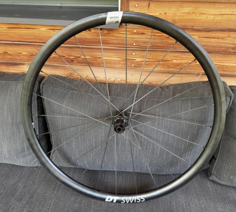 Kola DT Swiss E1800 Spline 30mm zapletená nová silnice gravel
