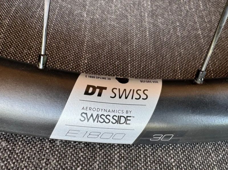 Kola DT Swiss E1800 Spline 30mm zapletená nová silnice gravel